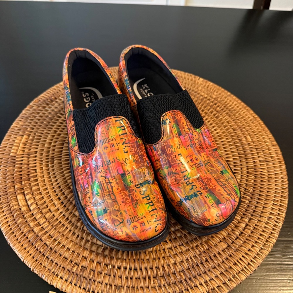 Klogs Footwear Women Multi Color Graffiti Patent Leather Nursing Clogs‎ Shoes